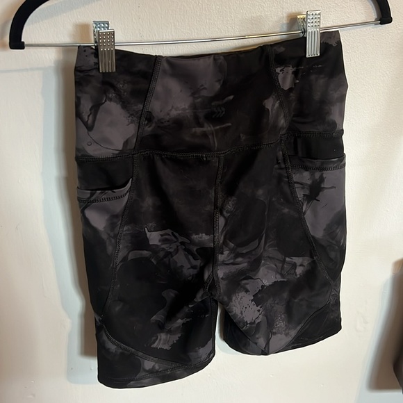 All In Motion Biker Shorts with pockets - Picture 3 of 5